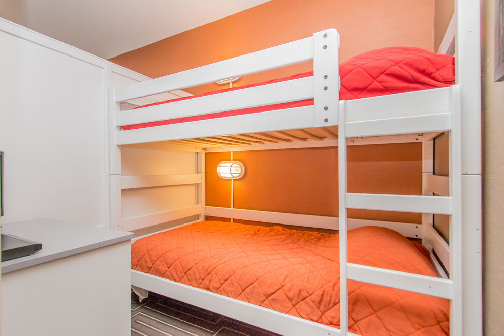 HOLIDAY INN WEST BAY BEACH in Traverse City, Mi