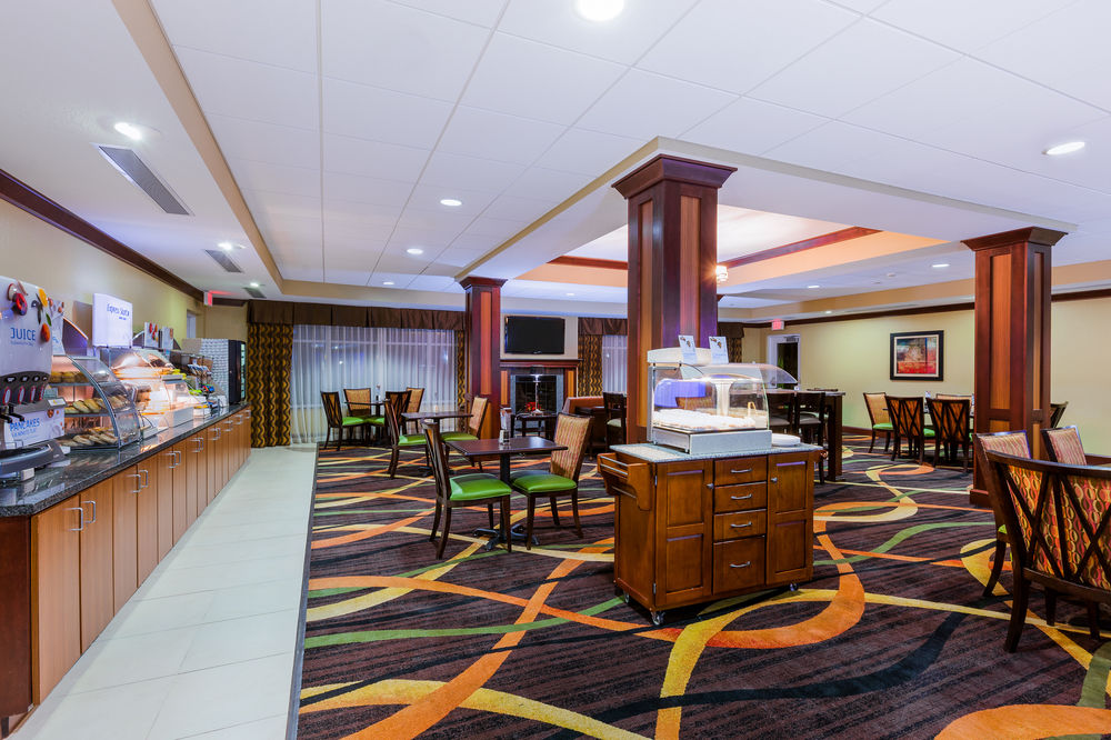 HOLIDAY INN EXPRESS & SUITES SALINA in Salina, Ks