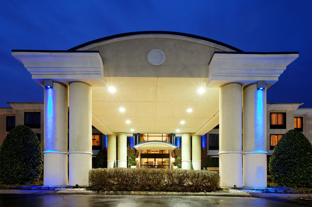 HOLIDAY INN EXPRESS & SUITES NORTH in Tyler