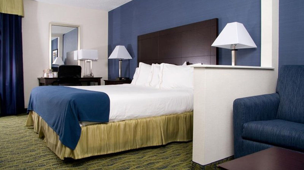 HOLIDAY INN EXPRESS HOTEL & SUITES YORK in York, Pa