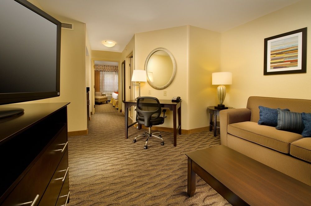 HOLIDAY INN EXPRESS & SUITES MANASSAS in Manassas, Va