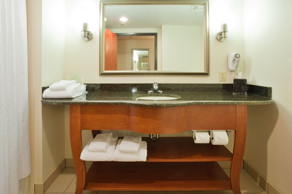 HOLIDAY INN EXPRESS HOTEL & SUITES FREDERICKSBURG in Fredericksburg, Va