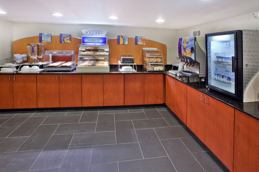 HOLIDAY INN EXPRESS & SUITES ATLANTA DOWNTOWN in Atlanta,Ga