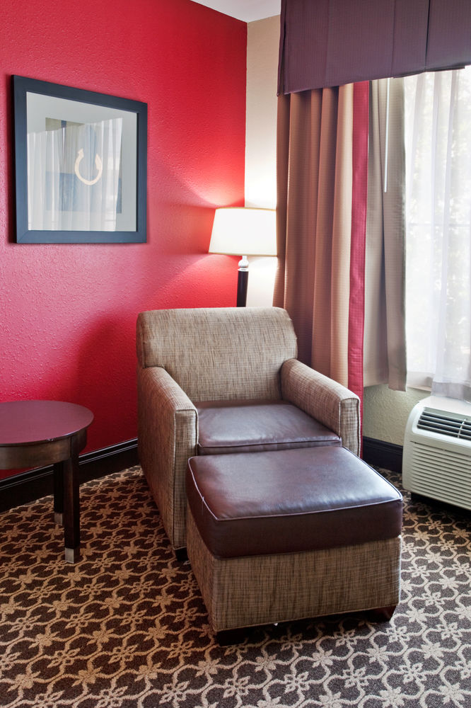 HOLIDAY INN EXPRESS & SUITES DOWNTOWN in Columbia, Sc