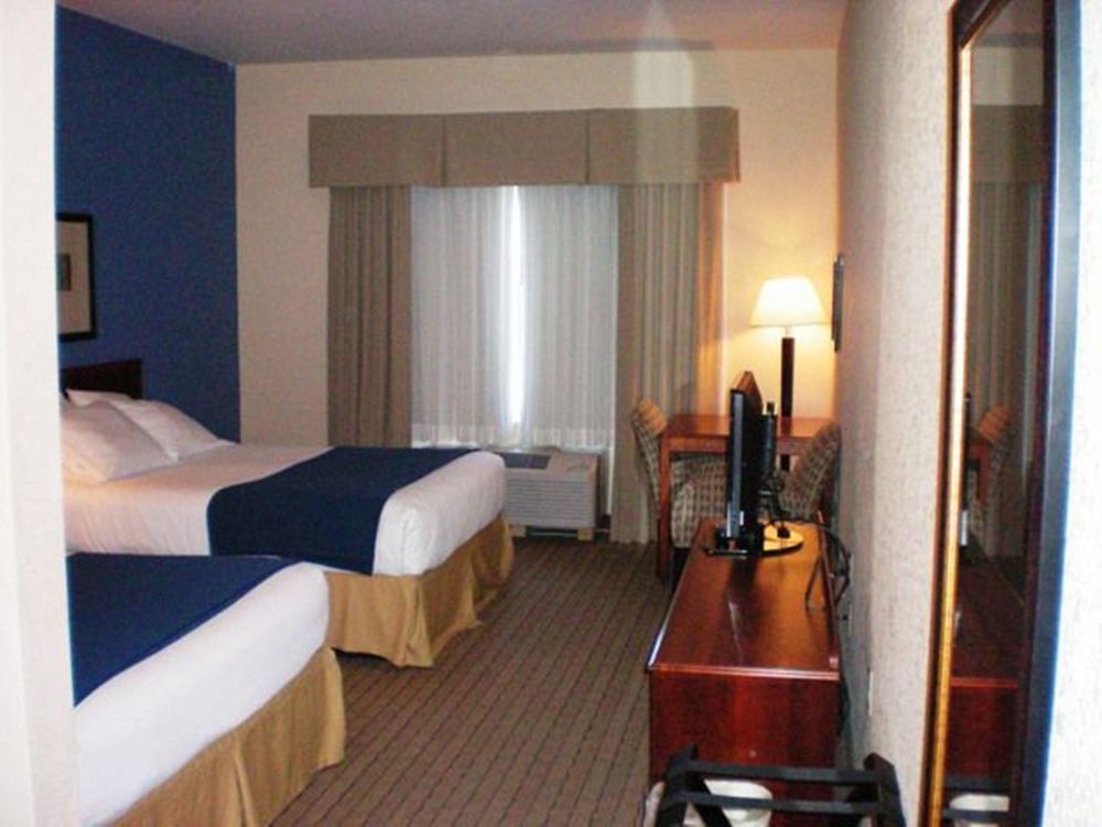 HOLIDAY INN EXPRESS HOTEL & SUITES ACME-TRAVERSE CITY in Traverse City, Mi