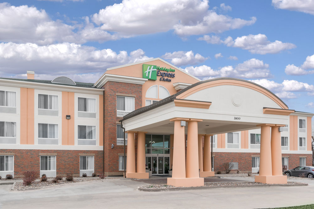 HOLIDAY INN EXPRESS & SUITES AMES in Ames