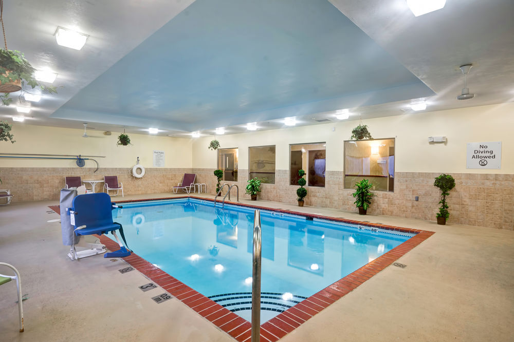 HOLIDAY INN EXPRESS HOTEL & SUITES CHRISTIANSBURG in Christiansburg, Va