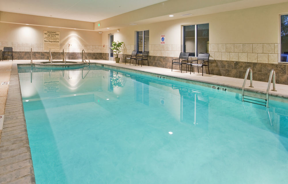 HOLIDAY INN EXPRESS HOTEL & SUITES TOPEKA NORTH in Topeka