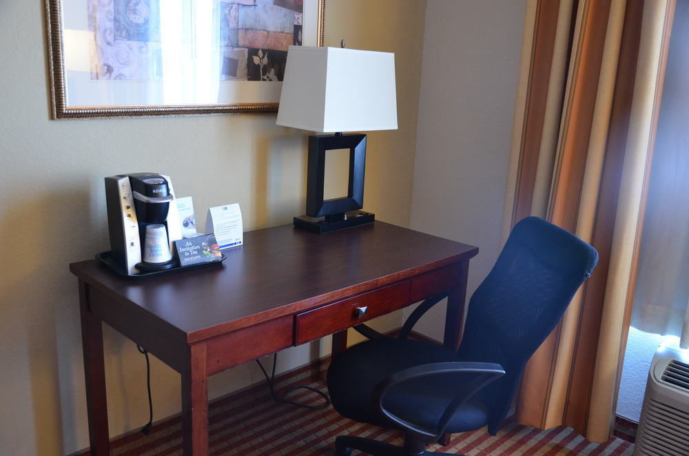 HOLIDAY INN EXPRESS & SUITES AMARILLO SOUTH in Amarillo, Tx