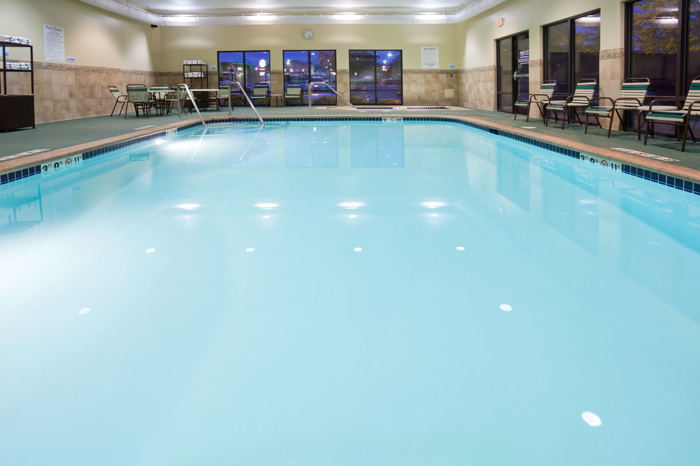 HOLIDAY INN EXPRESS & SUITES CEDAR RAPIDS-I-380 @ 33RD AVE in Cedar Rapids, Ia