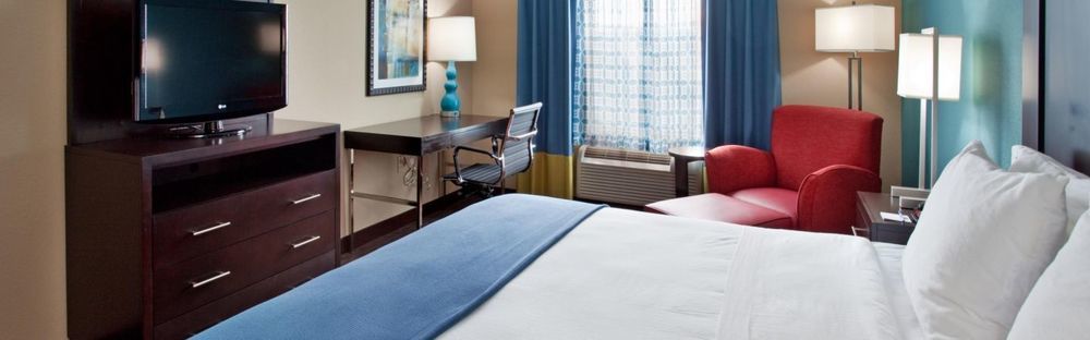 HOLIDAY INN EXPRESS & SUITES NORTH KANSAS CITY in Kansas City, Mo