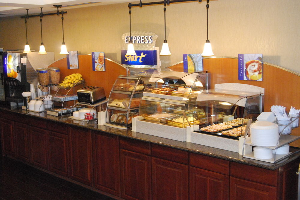 HOLIDAY INN EXPRESS HOTEL & SUITES AUBURN HILLS in Auburn Hills. Mi