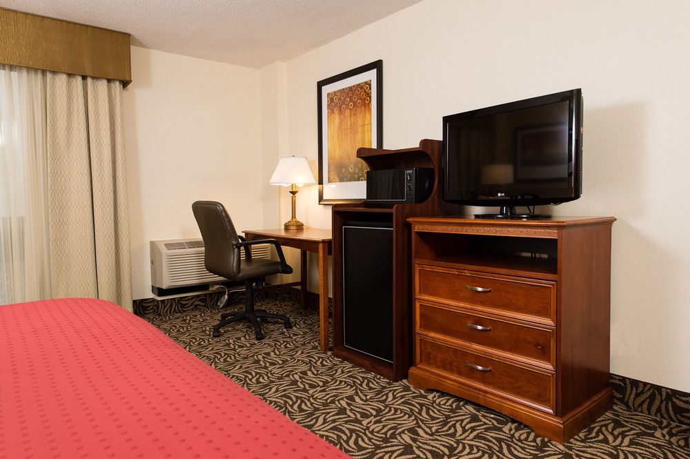 HOLIDAY INN WILMINGTON-MARKET ST. in Wilmington, Nc