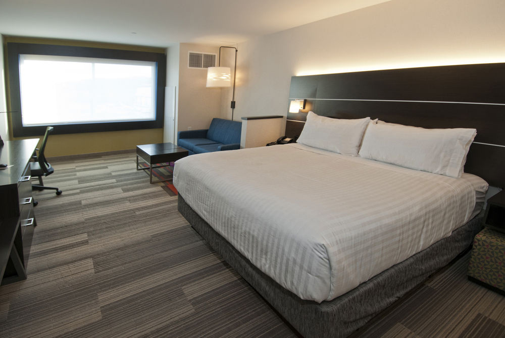 HOLIDAY INN EXPRESS & SUITES JOHNSTOWN in Johnstown, Pa