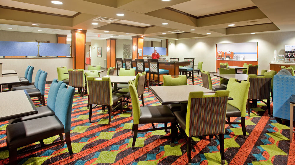 HOLIDAY INN EXPRESS KEARNEY in Kearney, Ne
