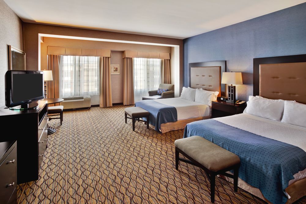 HOLIDAY INN DETROIT METRO AIRPORT in Romulus, Mi