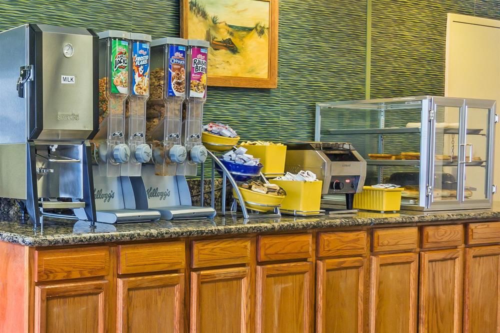 DAYS INN BY WYNDHAM VIRGINIA BEACH AT THE BEACH in Virginia Beach, Va