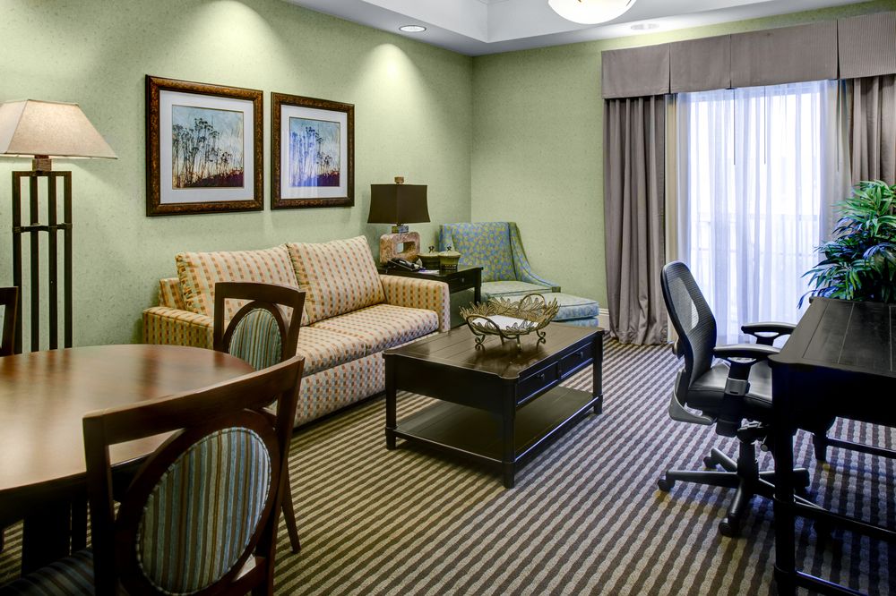 HOLIDAY INN EXPRESS & SUITES ATLANTA BUCKHEAD in Atlanta,Ga