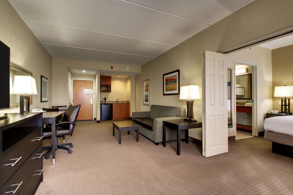 HOLIDAY INN EXPRESS & SUITES JACKSONVILLE SE- MED CTR AREA in Jacksonville, Fl