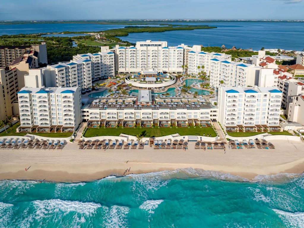 HILTON CANCUN MAR CARIBE -ALL INCLUSIVE in Cancun