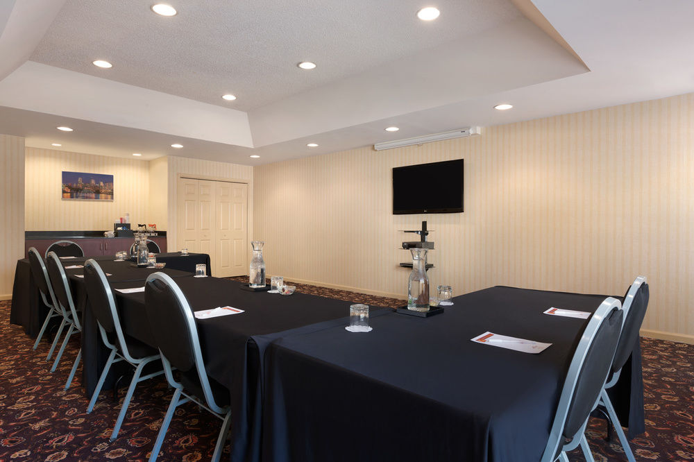 HAWTHORN SUITES BY WYNDHAM PHILADELPHIA AIRPORT in Philadelphia, Pa