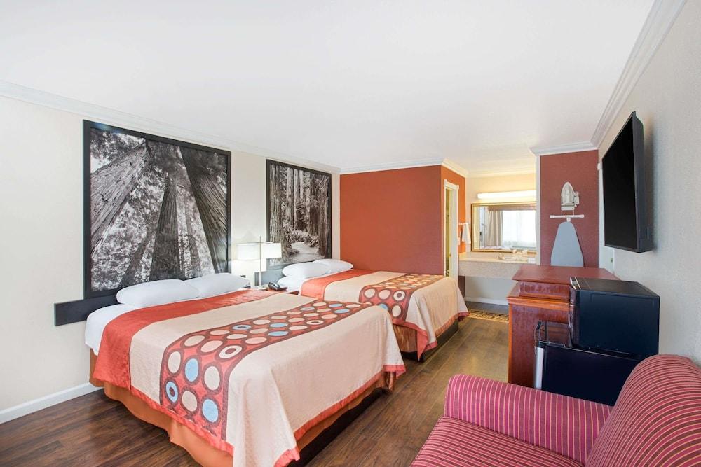 SUPER 8 BY WYNDHAM UKIAH in Ukiah, Ca