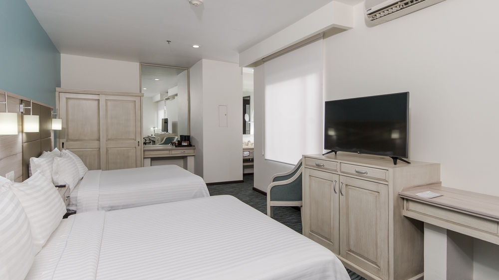 HOLIDAY INN & SUITES MEXICO ZONA ROSA in Mexico City