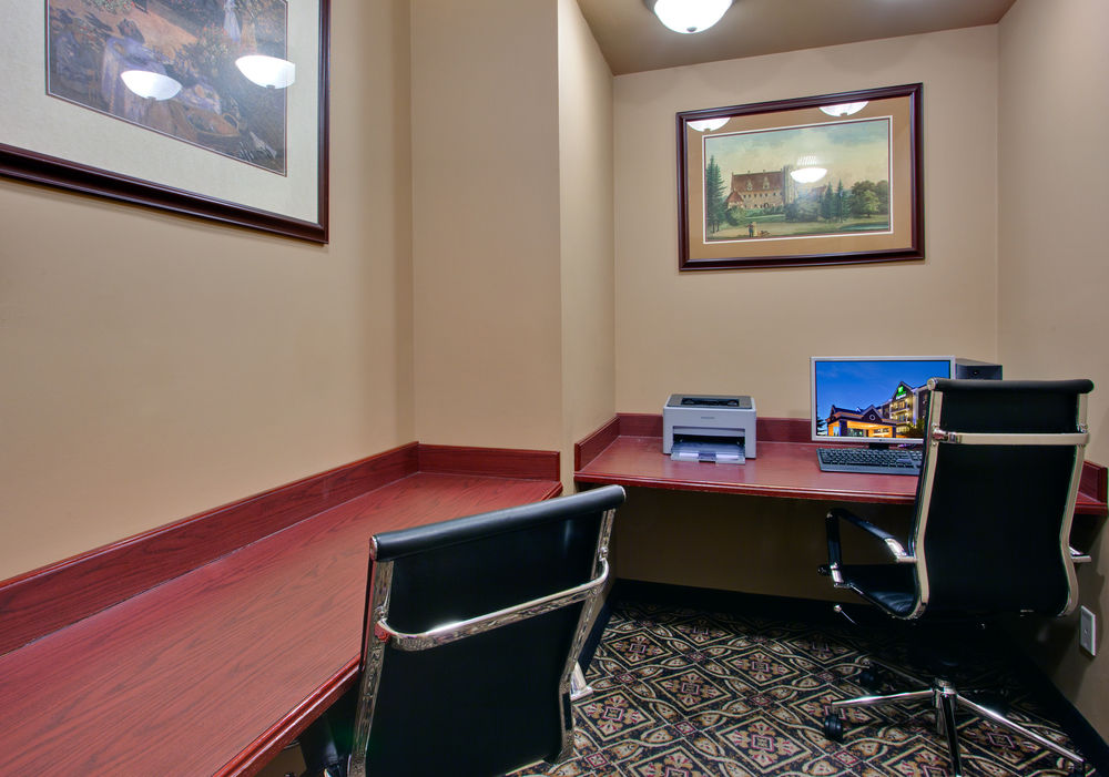 HOLIDAY INN EXPRESS & SUITES SOUTH MACLEOD TRAIL S in Calgary