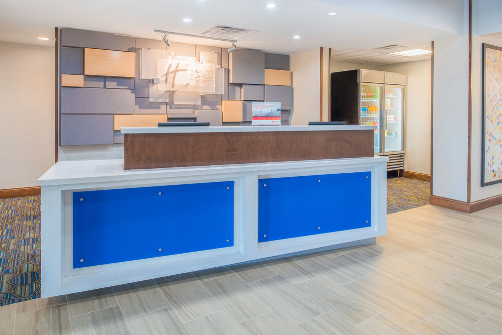 HOLIDAY INN EXPRESS HOTEL & SUITES BISMARCK in Bismarck, Nd