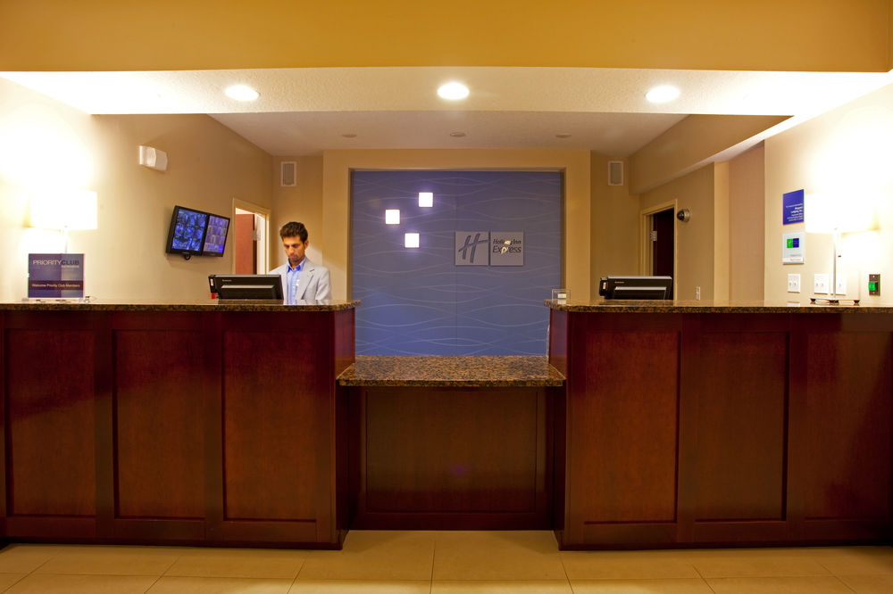 HOLIDAY INN EXPRESS & SUITES JACKSONVILLE - MAYPORT / BEACH in Jacksonville, Fl