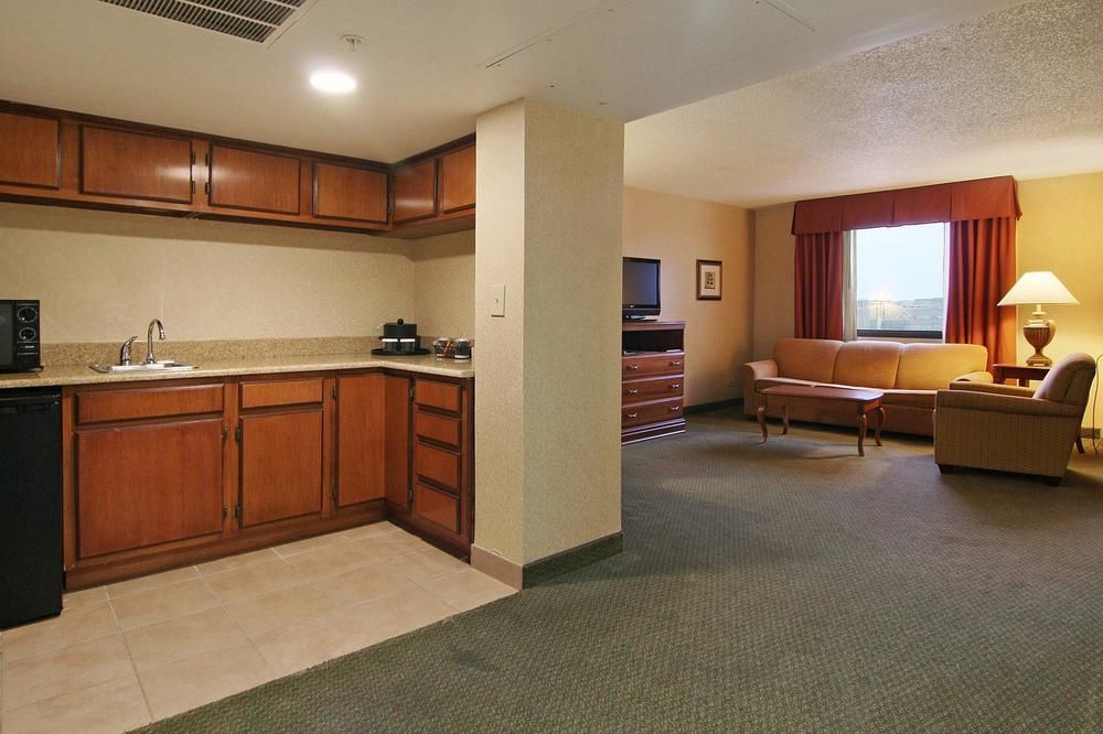 HOLIDAY INN DALLAS MARKET CENTER in Dallas, Tx