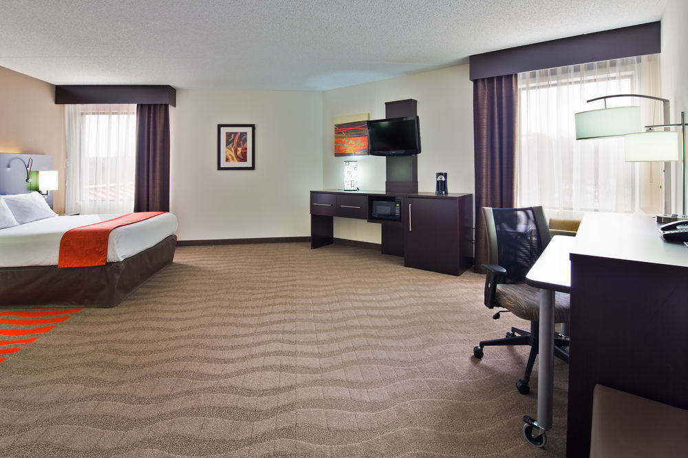 HOLIDAY INN EXPRESS HARRISBURG NE in Harrisburg, Pa