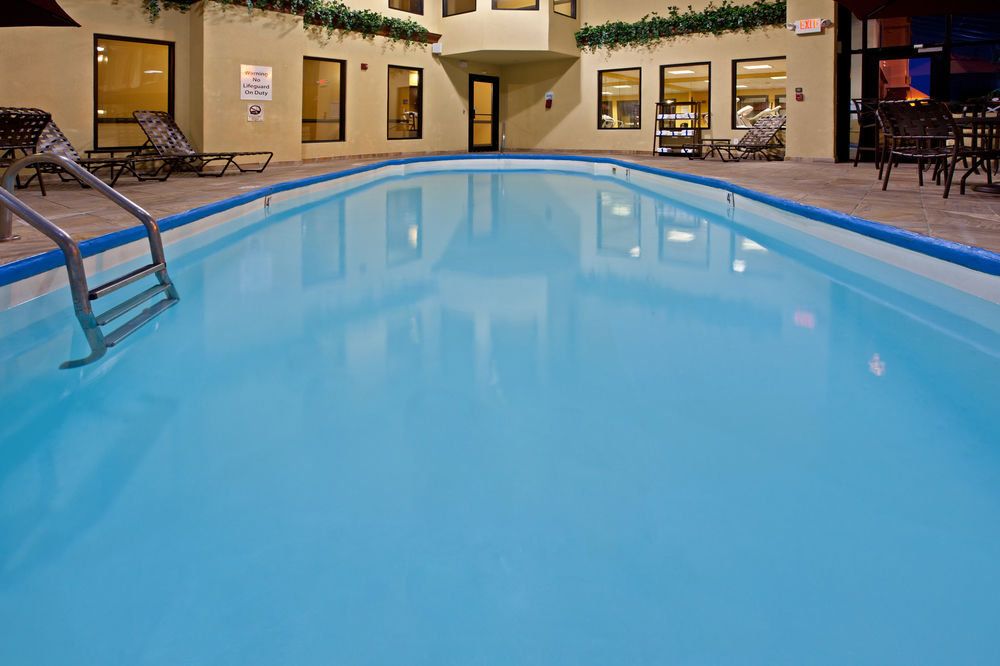 HOLIDAY INN EXPRESS & SUITES INDIANAPOLIS - EAST in Indianapolis
