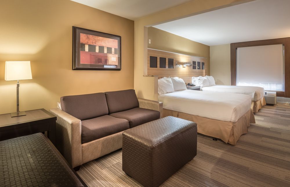 HOLIDAY INN EXPRESS & SUITES DALLAS-NORTH TOLLWAY (N PLANO) in Plano, Tx