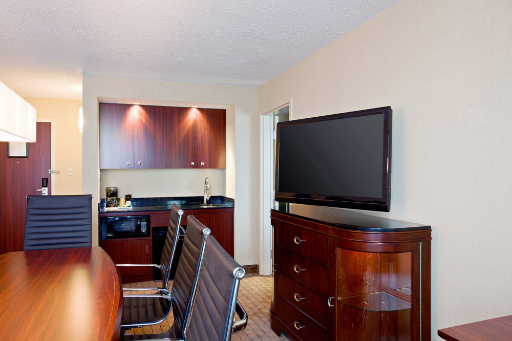 HOLIDAY INN & SUITES WINNIPEG-DOWNTOWN in Winnipeg, Mb