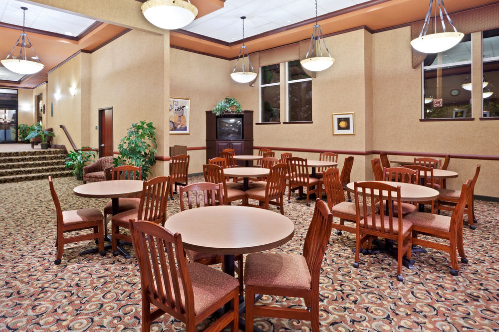 HOLIDAY INN EXPRESS HOTEL & SUITES PORTLAND-NW DOWNTOWN in Portland, Or