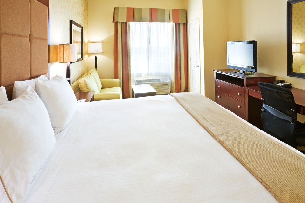 HOLIDAY INN EXPRESS & SUITES DALLAS EAST - FAIR PARK in Dallas, Tx