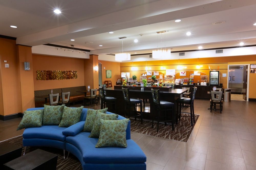 HOLIDAY INN EXPRESS & SUITES DALLAS W - I-30 COCKRELL HILL in Dallas, Tx