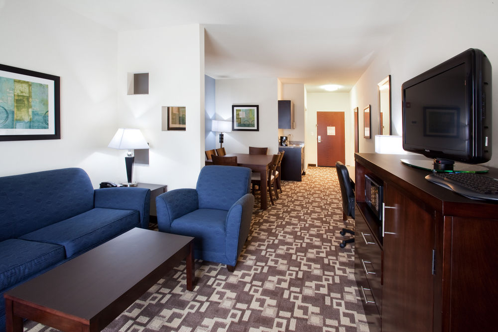 HOLIDAY INN EXPRESS & SUITES ATLANTA ARPT WEST - CAMP CREEK in Atlanta,Ga