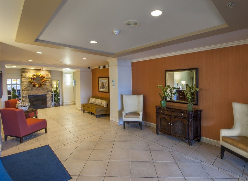 HOLIDAY INN EXPRESS HOTEL & SUITES BUFFALO-AIRPORT in Buffalo, Ny