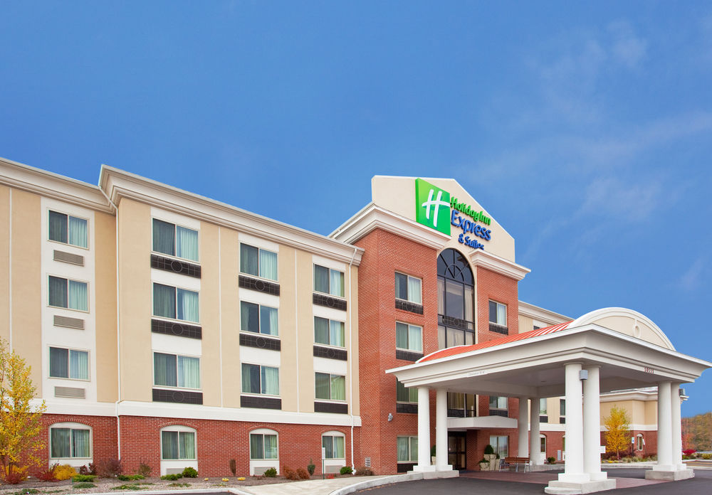 HOLIDAY INN EXPRESS HOTEL & SUITES NIAGARA FALLS in Niagara Falls