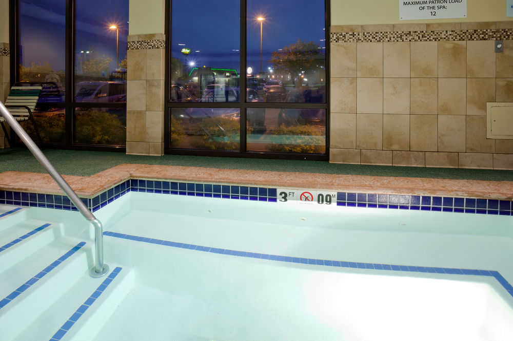 HOLIDAY INN EXPRESS CEDAR RAPIDS (COLLINS RD) in Cedar Rapids, Ia