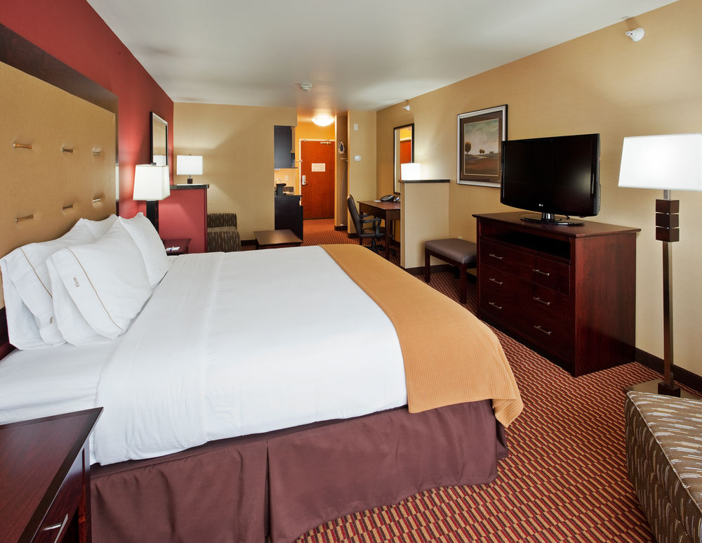 HOLIDAY INN EXPRESS HOTEL & SUITES GREAT FALLS in Great Falls