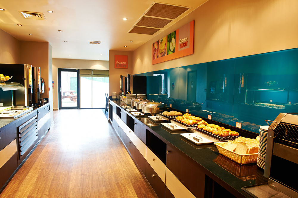 HOLIDAY INN EXPRESS MANCHESTER AIRPORT in Manchester