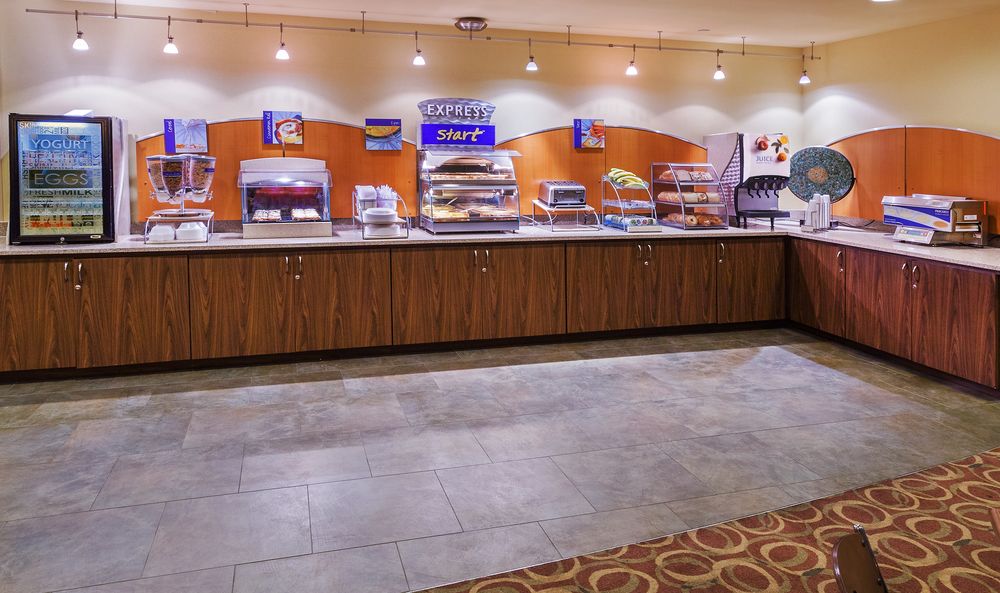 HOLIDAY INN EXPRESS HOTEL & SUITES FORT WORTH DOWNTOWN in Fort Worth