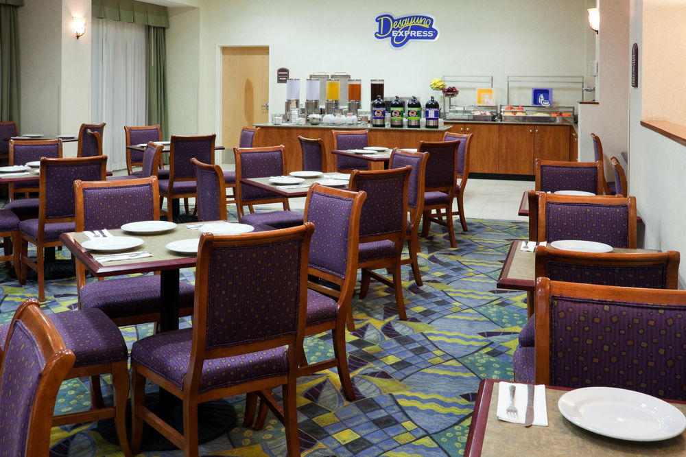 HOLIDAY INN EXPRESS & SUITES TOLUCA ZONA AEROPUERTO in Toluca