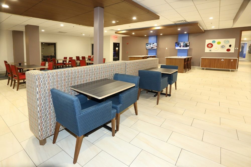 HOLIDAY INN EXPRESS & SUITES NEWPORT NEWS in Newport News, Va