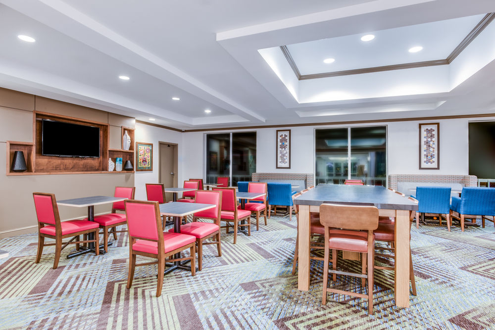 HOLIDAY INN EXPRESS HOTEL & SUITES BETHLEHEM in Bethlehem, Pa