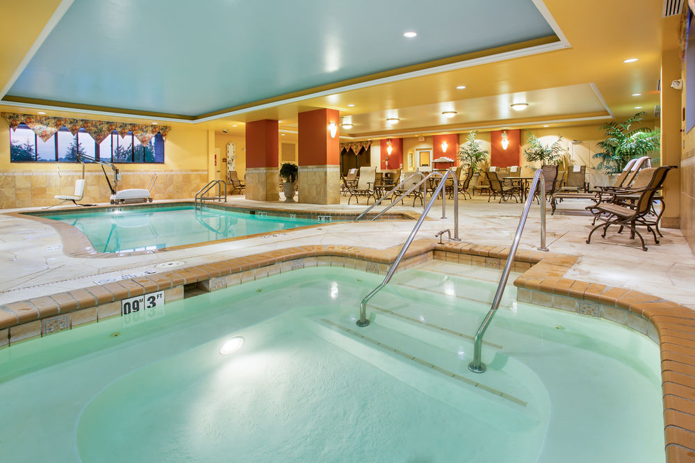 HOLIDAY INN EXPRESS & SUITES BLOOMINGTON in Bloomington, In