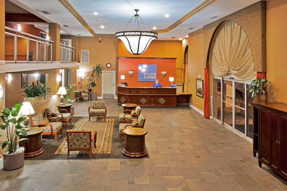 HOLIDAY INN EXPRESS & SUITES BRADENTON WEST in Bradenton, Fl